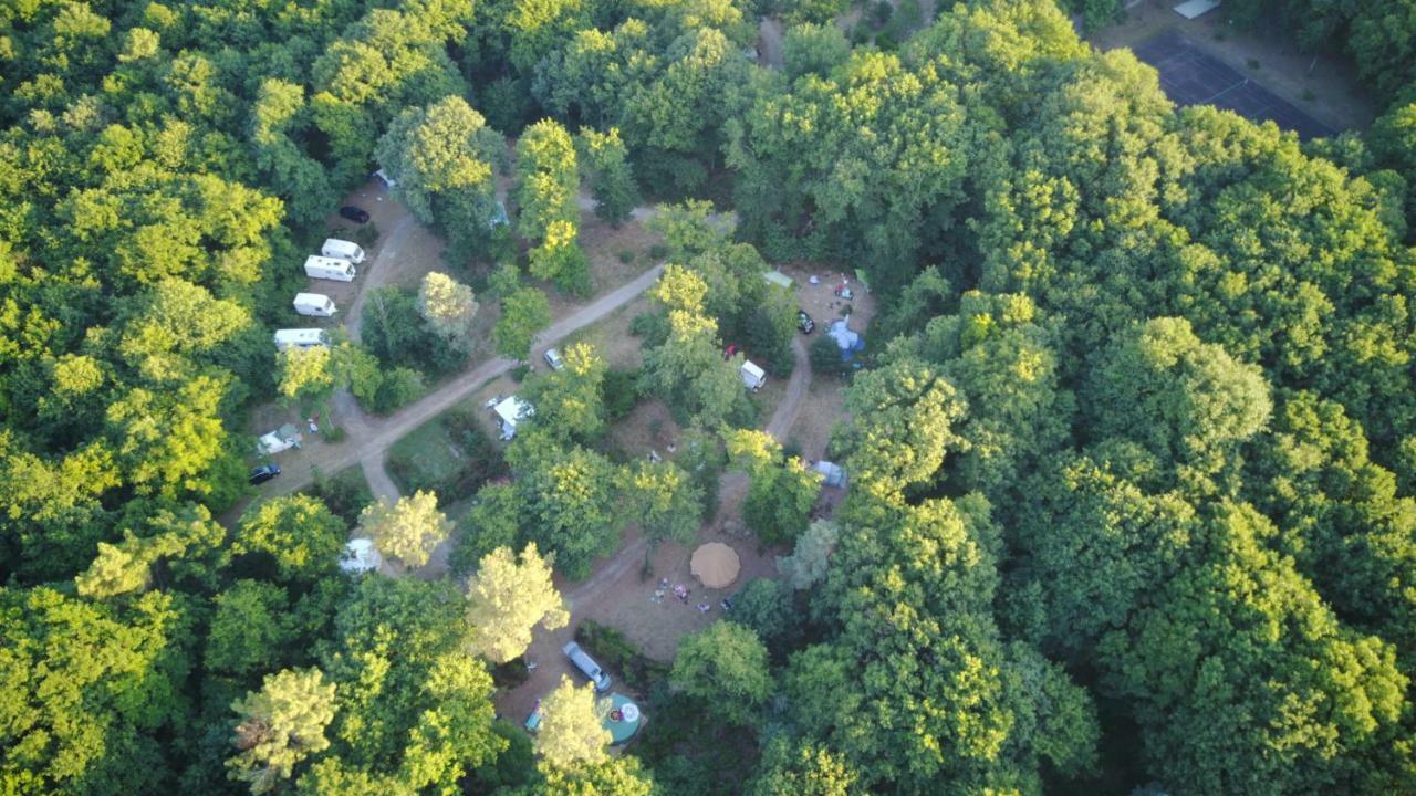 Camping Bois De St Hilaire Chalandray ภายนอก รูปภาพ